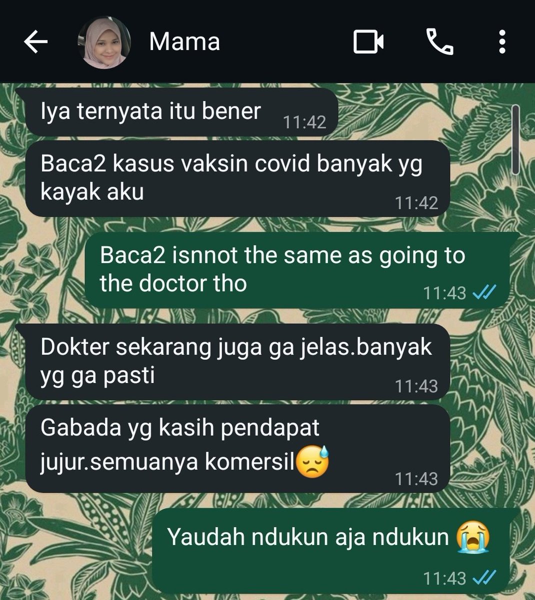 bete bgt punya emak disuruh ke dokter susah bener jir (the lady literally has 3 medical practitioners in her family)