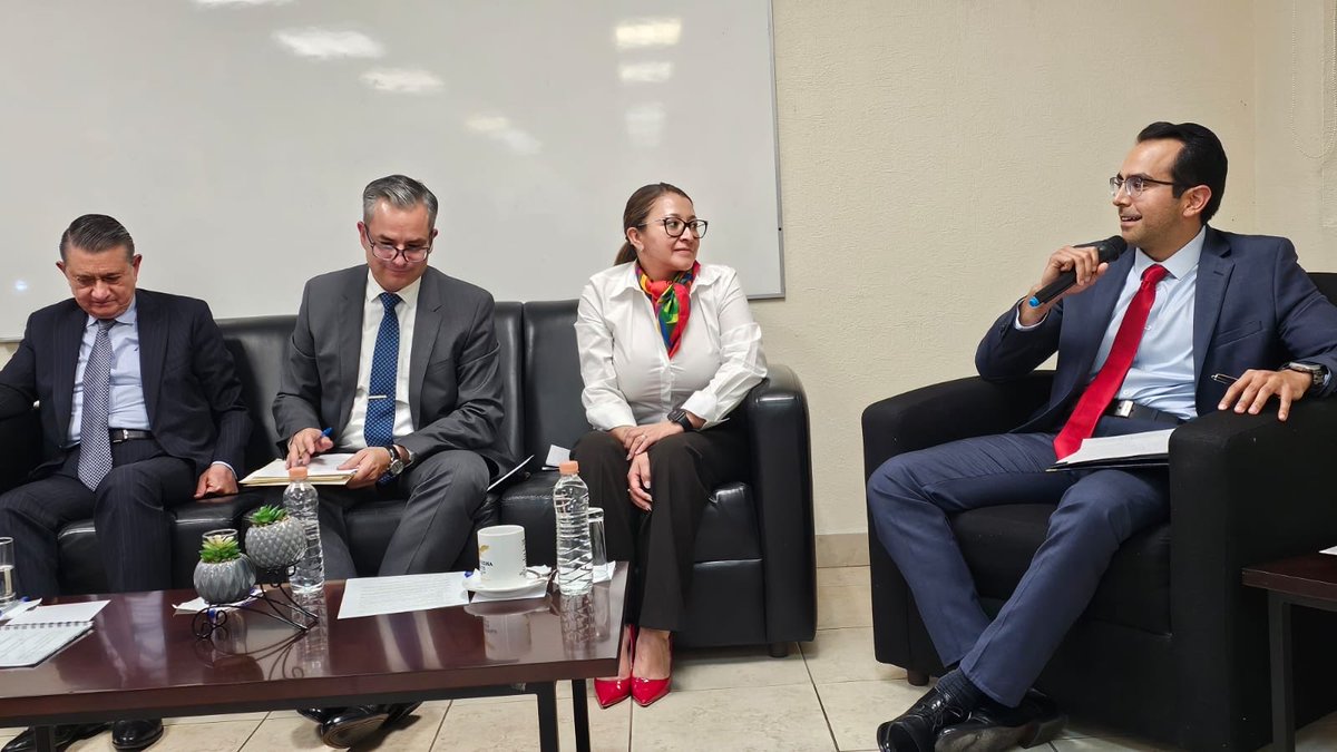 GermanGtzL's tweet photo. Gracias a las personas que nos acompañaron en la presentación de mi libro. Fue una tarde muy especial para mí. Me llevo muchas reflexiones y un muy grato recuerdo. ¡Hasta pronto! https://t.co/CSptC9uRxb