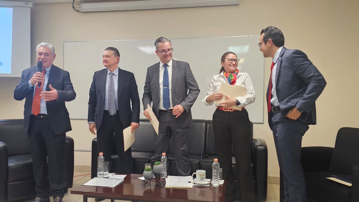 GermanGtzL's tweet photo. Gracias a las personas que nos acompañaron en la presentación de mi libro. Fue una tarde muy especial para mí. Me llevo muchas reflexiones y un muy grato recuerdo. ¡Hasta pronto! https://t.co/CSptC9uRxb