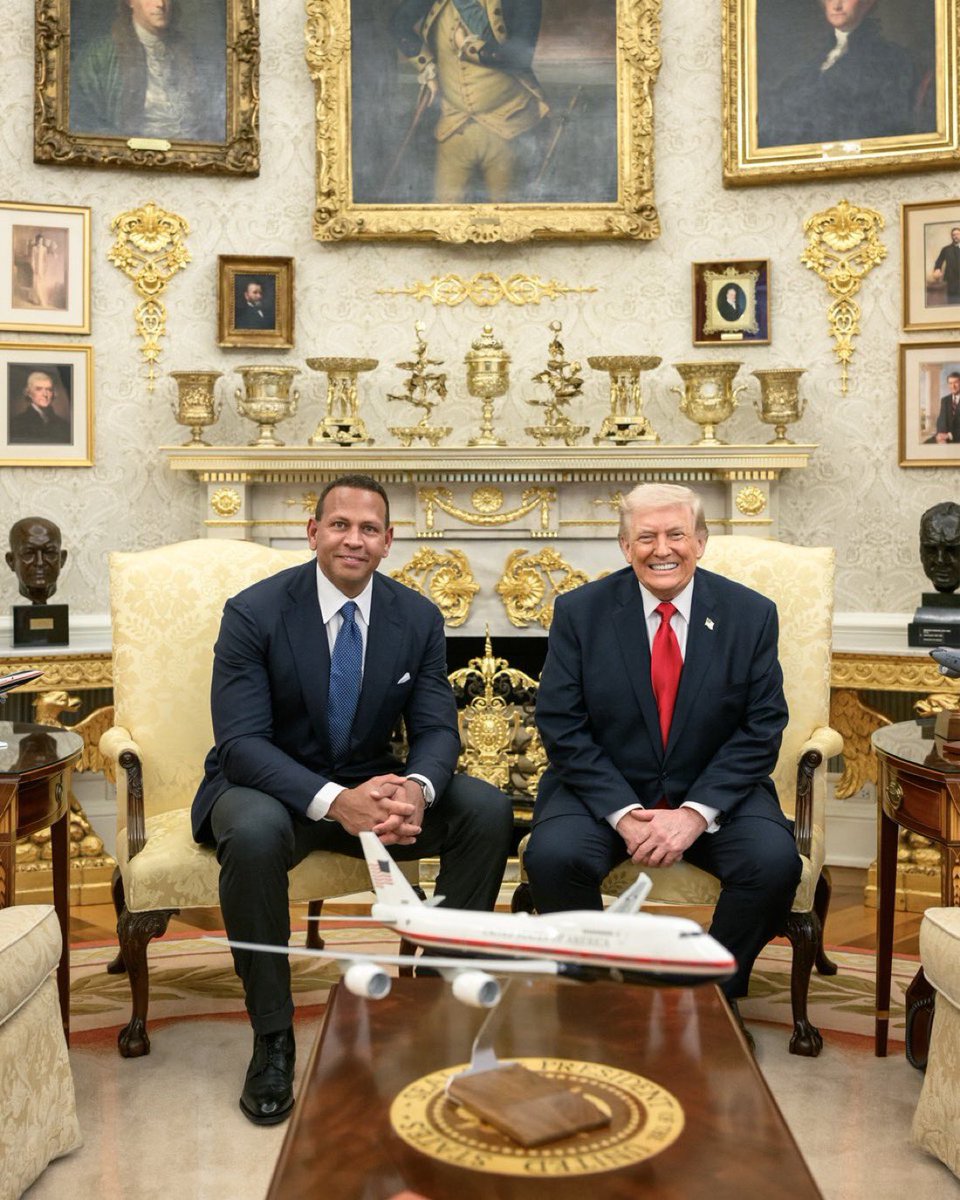 MonicaCrowley's tweet photo. Legend after legend coming in to see President Trump 🔥🇺🇸 https://t.co/7f1oFGJDkW