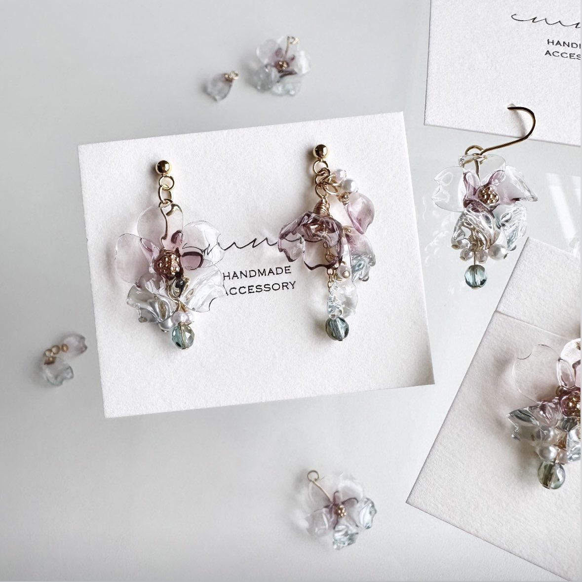 _emma_craft's tweet photo. 《春の水鏡》
水面の桜をイメージしたピアス/イヤリング。
湖や川辺に咲く桜の情景をアクセサリーにしてみました。

#ハンドメイドアクセサリー #レジンアクセサリー #ハンドメイド #handmade https://t.co/0oNH0fUeit