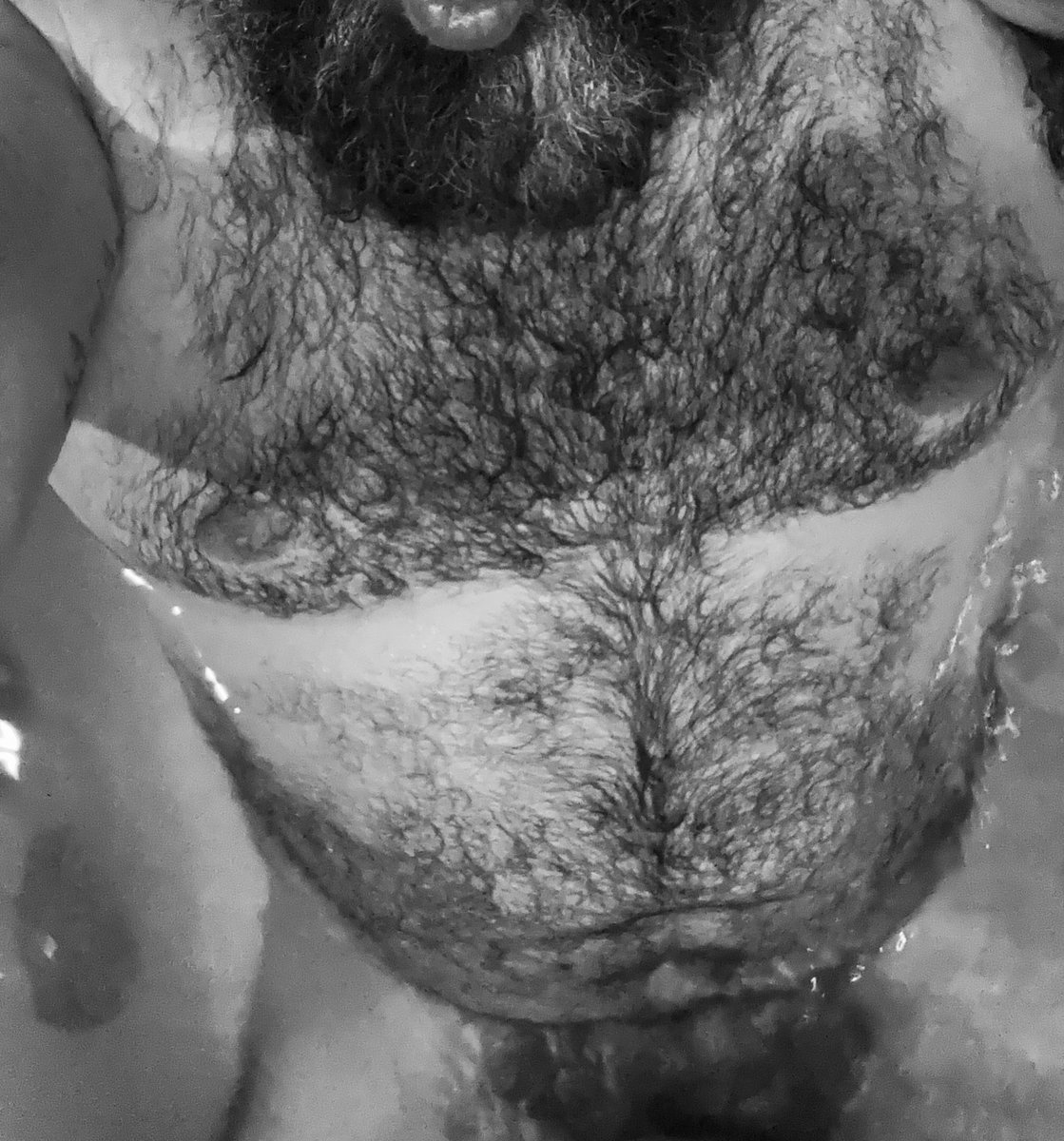 Cómo está semana estuve lejos de mi cazadora intenté mandarle fotos sexys y sensuales. 

Creo que no salieron tan mal, quizás si se cambia el modelo se verían increíbles jajajajaja