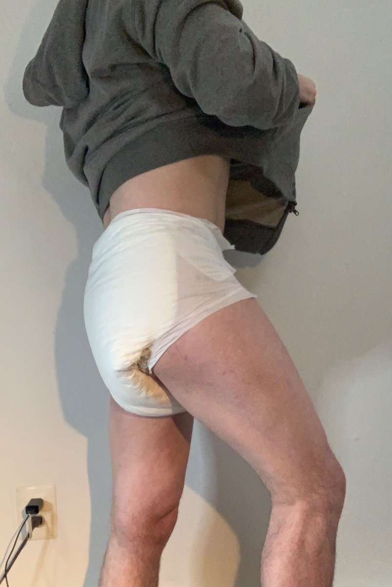 YetAnotherDLGuy's tweet photo. Megamaxes are quickly becoming a favorite of mine

#diaperboy #wetdiaper https://t.co/wICZKLg1go