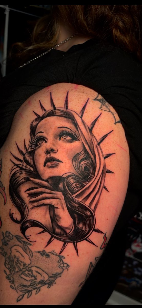 youlovestefanie's tweet photo. Obsessed with this tattoo i got today!!! @ sigi_corral on Instagram #htxtattoo #htx https://t.co/D75yO46C87