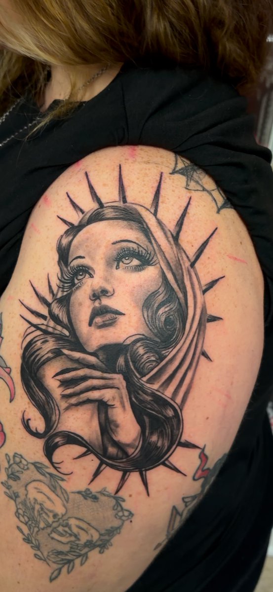 youlovestefanie's tweet photo. Obsessed with this tattoo i got today!!! @ sigi_corral on Instagram #htxtattoo #htx https://t.co/D75yO46C87