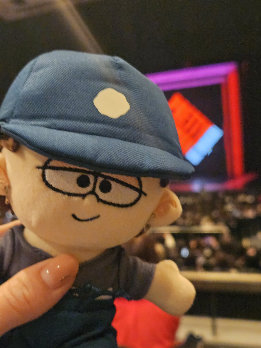 tera1231v's tweet photo. 今日は前回より少し遠目だけどしっかり全体が見れるお席！！
2回も入れてほんっとーに感謝🙏🙏🙏✨✨

楽しんできます！！ https://t.co/82IvkX2j5r