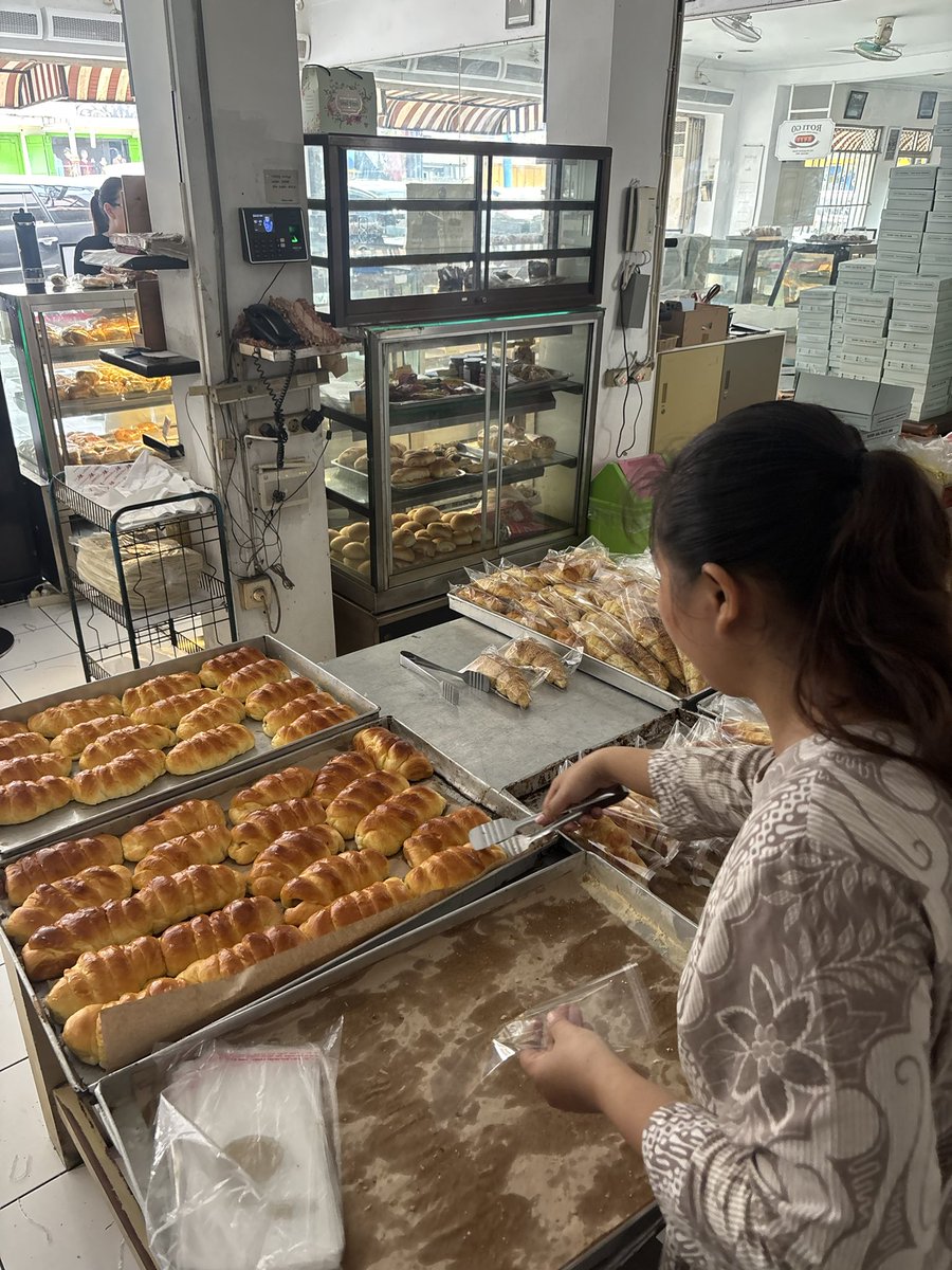 Tungku Roti Biang roti dari era kolonial adalah khasnya dari Roti Go Purwokerto ...