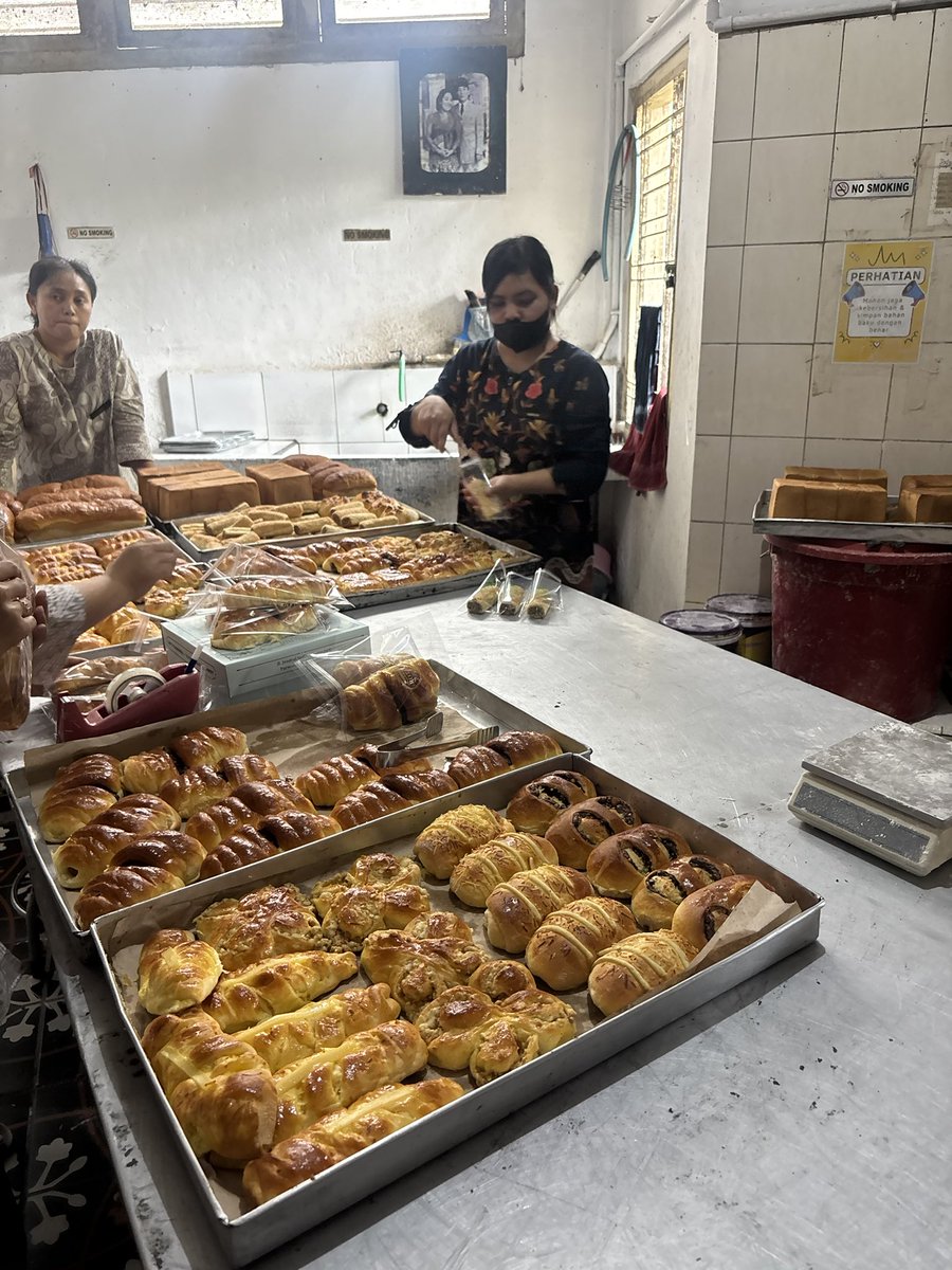 Tungku Roti Biang roti dari era kolonial adalah khasnya dari Roti Go Purwokerto ...