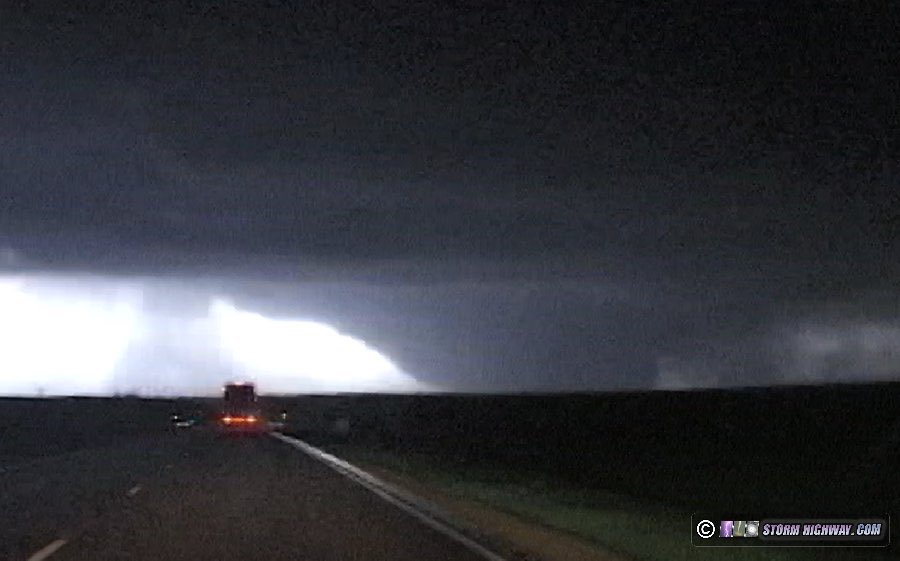 LeMeteorologist's tweet photo. The left is the Fairview, Oklahoma tornado from tonight and the right is the Greensburg, Kansas EF5 from 2007. They both have that same lean. https://t.co/TqjT99bllU