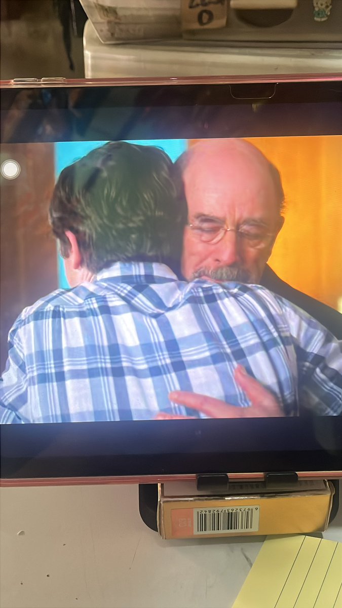 ALDMS22's tweet photo. mURPHY DOESN’Y LIKE HUGGING, BUT HE MAKES AN EXCEPTION FOR DR.GLASSMAN?!?!?!? I’M NOT CRYING—YOU ARE!🥹 https://t.co/4BfcGJ3oHo