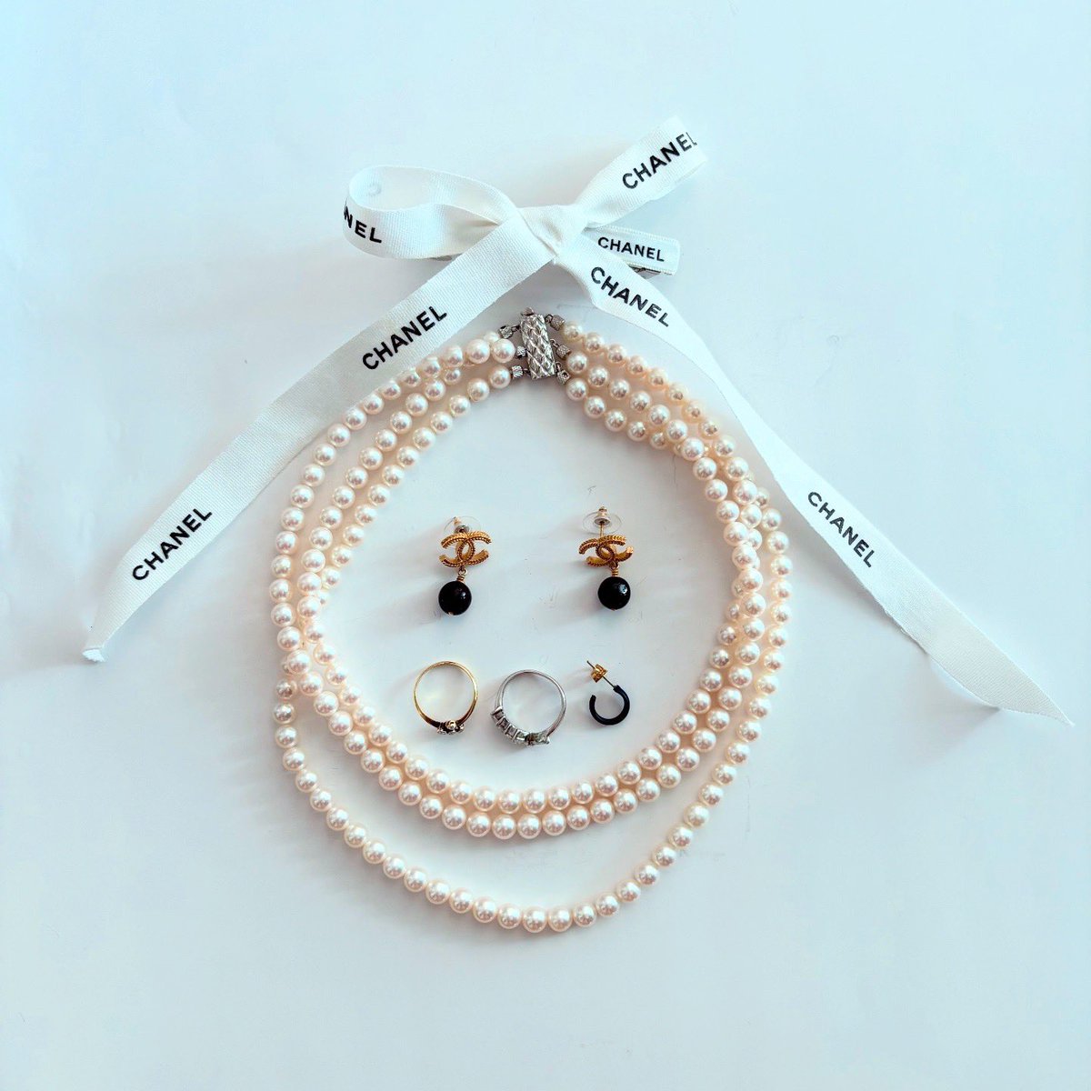 outauni's tweet image. 🍒「Cherry Coke mini」(90)🍒

松屋銀座の伝統工芸展に行ったときのかっこ
・ワンピース/ house of lotus
・フリルシャツ/ UNIQLO
・ムートンバッグ/ ミオママ手作り
・3連パールネックレス/オーダー
・オニキスピアス/ gift, CHANEL
・リボンバレッタ/ handmade

#cherrycoke #outauni #おおたうに