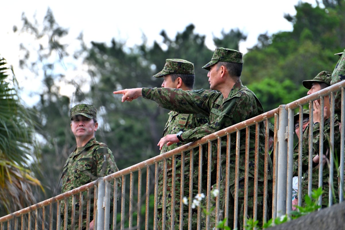 jgsdf_gcc_ardb's tweet photo. 【IF26⑫】
#ARDB and ⅢMEF are conducting Exercise #IF26 . COS of Ground Component Command and CG of ⅢMEF observed the bilateral landing on site and deepened their cooperation emphasizing recognition sharing from higher HQs through subordinate units. https://t.co/GeQUBG4DxR
