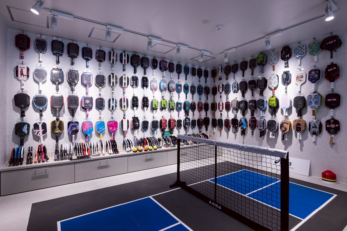 JPN_PICKLEBALL's tweet photo. 【リニューアルオープン】
このたび渋谷にてリニューアルいたしました。
これからもお客様に喜んでいただける店舗運営を目指してまいります。
引き続きのご愛顧をお願い申し上げます。
#ピックルボール #ピックルボール専門店 #失敗しないパドル選び #ピックルボールを日常に 
https://t.co/jDzEc51lhH https://t.co/gxavrm7OGQ