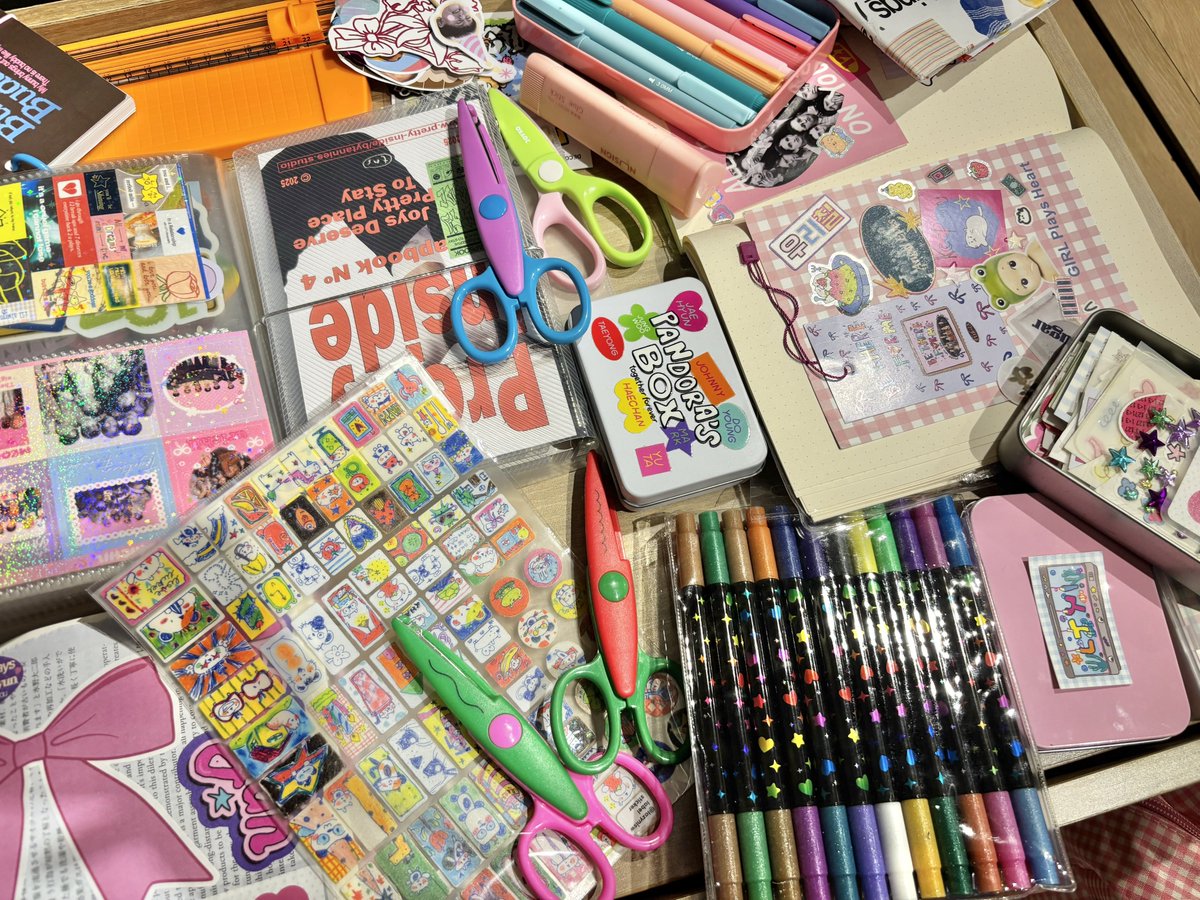 keseruan kemarin!! journaling, crafting, dan buka bareng temen temen satu frekuensi. super duper happyyyy ☺️💘