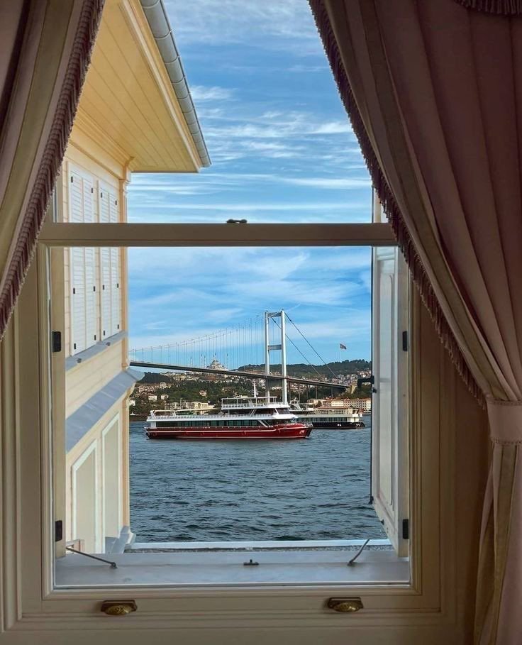 etginlik's tweet photo. İstanbul'un denize açılan pencereleri. https://t.co/ZBgbrTOhyc