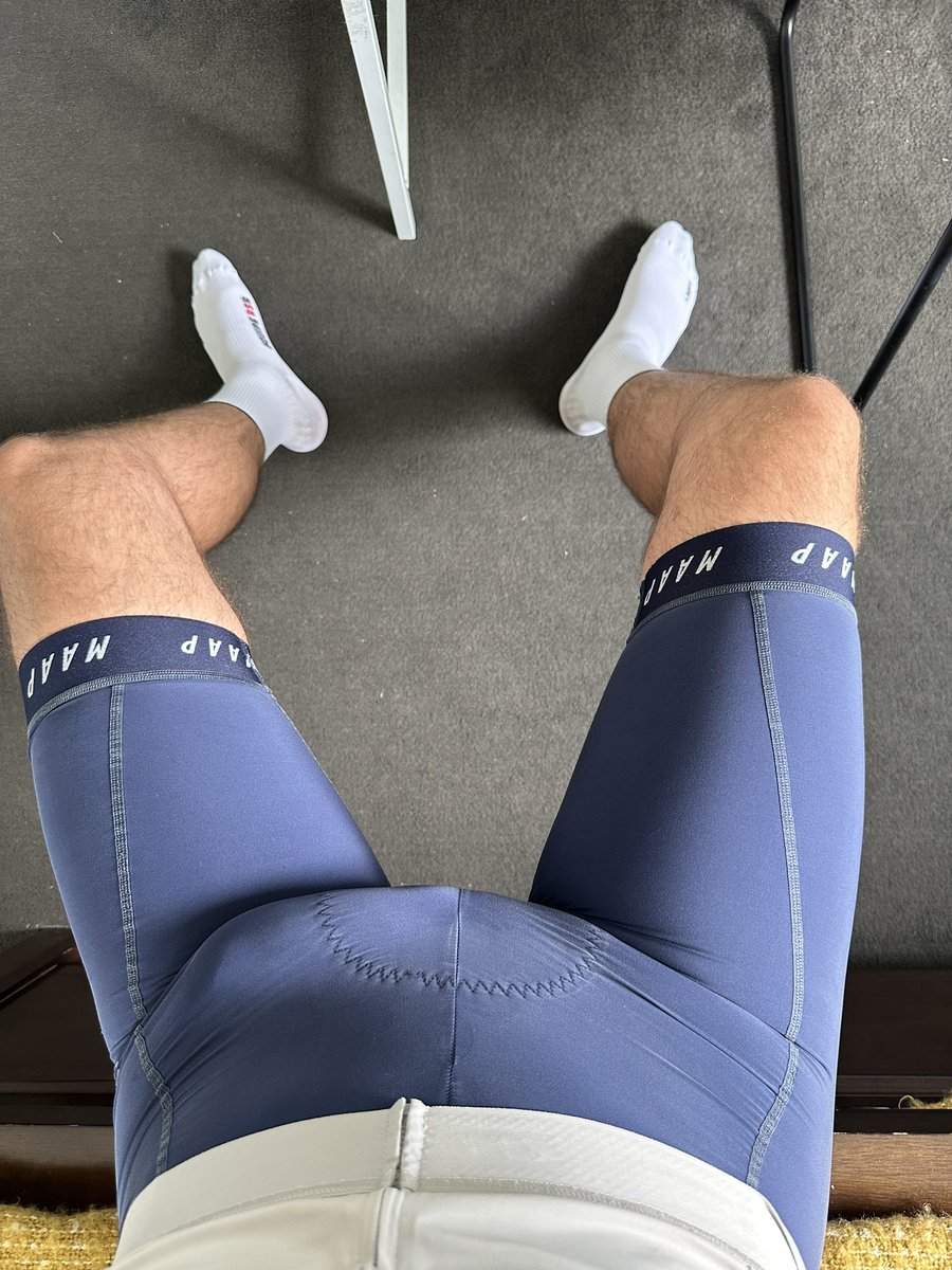 KinkyBris tweet media