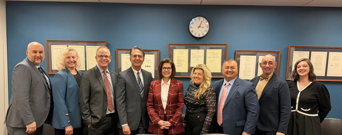 Mitch Fox tweet media