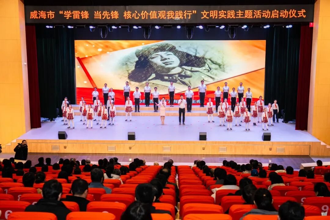 Xing40855Ye's tweet photo. The spring breeze warms March, Lei Feng walks with me. May every small kindness gather into great love.#我如此热爱乳山#雷锋精神 https://t.co/BacDyXZtwO