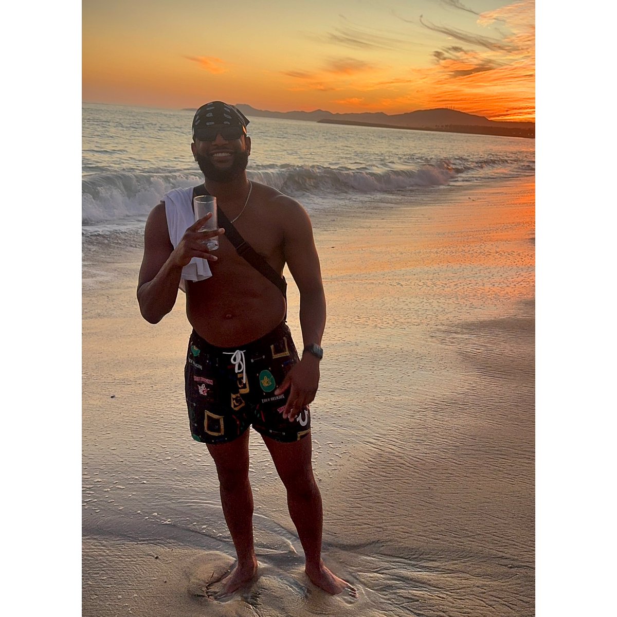Mr_Lytle's tweet photo. #OperationLiveLifeAndMakeMemories 😎 https://t.co/g5Zml6JzqE