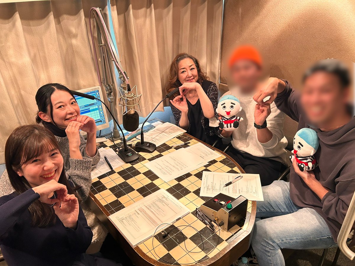 123yokkaichi's tweet photo. 毎週土曜20時から放送の
「1・2・3四日市メガリージョン!!∞」
3/7は時間変更で15時から放送！

今週は東京スタジオから
#武田知沙 #あべ静江 #花井悠希 そして素敵なゲストをお迎えしてお送りします✨
ヒントはお写真の二人組！ぜひお聴きください🎶

📻 https://t.co/eAylZDfoGx 

#1234メガ https://t.co/VtBIgtPaFx