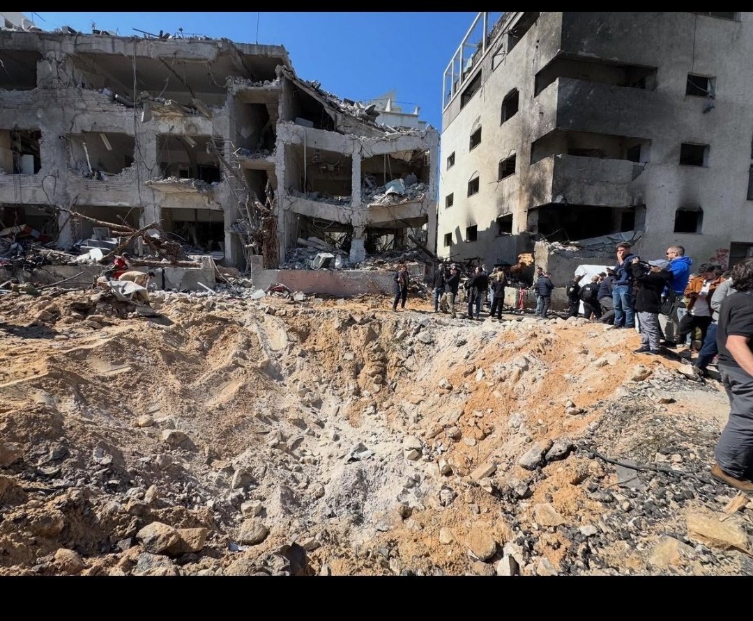 یہ غزہ نہیں  اسرائیل کا شہر تل ابیب ہیں
یہ منظر دیکھ کر اگر آپکو سکون ملا ہے اسکو پوسٹ کو ری پوسٹ کریں لائک کریں
ہم اندازہ لگا رہے ہیں کتنے لاکھ لوگ اس تباہی پر خوش ہیں