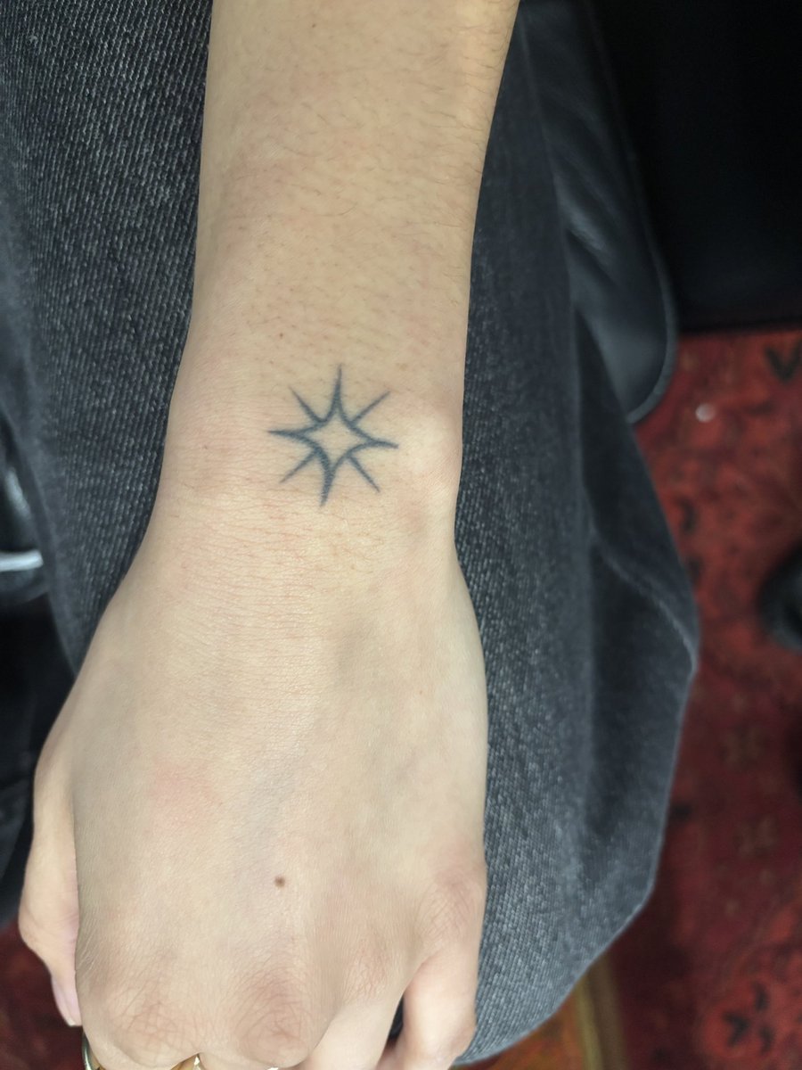 j😵line tweet media