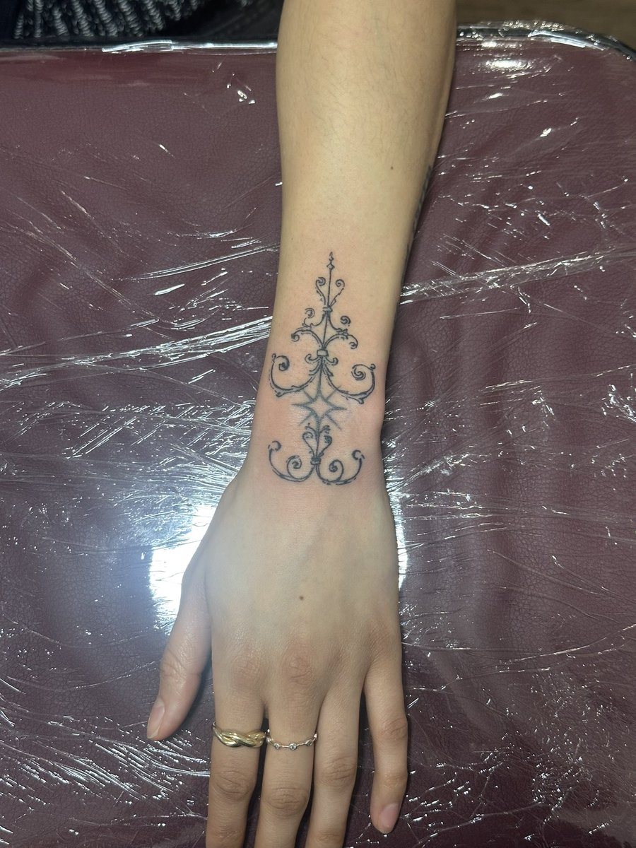 j😵line tweet media