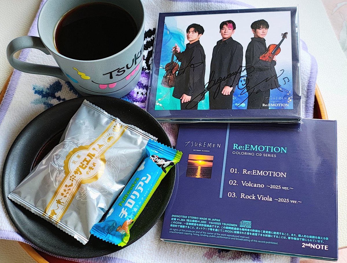 tsuvox1's tweet photo. ♪Re:EMOTION
リエモツアーで聴けるのはもうあと数回かぁ🥹
聴いても聴いてもまたもう1回もう1回…とリピートしてしまう不思議な魔力を感じる曲
今朝もRe:EMOTIONというメビウスの輪をぐるぐる走りながらのコーヒータイム☕ コーヒー美味しい♡

 #TSUKEMENコーヒー
 #TSUKEMENグッズ https://t.co/OrBYXfnWt7
