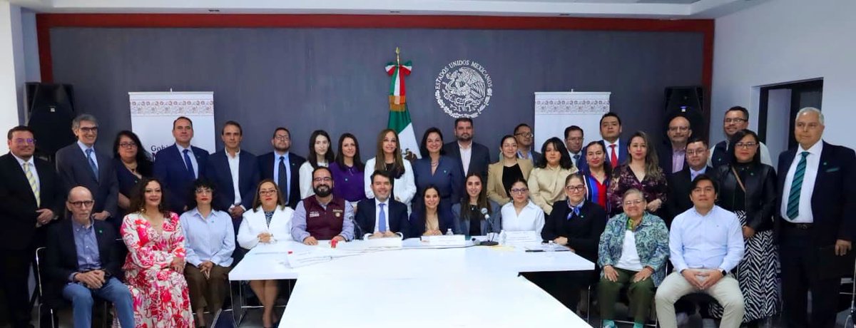arturomedinap's tweet photo. En el marco de la Segunda Sesión del Comité Directivo del Mecanismo de Seguimiento y Evaluación del Programa Nacional contra la Tortura, participamos junto con la fiscal especializada en materia de Derechos Humanos de la @FGRMexico, Mariana Díaz Figueroa, en un espacio clave de diálogo y coordinación entre instituciones y sociedad civil.

Avanzamos en la actualización del instrumento nacional en la materia y revisamos acciones para fortalecer los mecanismos de prevención, evaluación y seguimiento que permitan combatir eficazmente estas prácticas y evitar la impunidad.

Como lo ha establecido la presidenta @Claudiashein, y nuestra secretaria de #gobernación, toda actuación del Estado debe garantizar el respeto a los #DDHH y un trato digno, respetuoso y empático hacia las víctimas. 

Desde el @GobiernoMX y la @SEGOB_mx seguimos impulsando acciones coordinadas para prevenir, investigar y erradicar la tortura en nuestro país.

En la reunión participaron también el titular de la Unidad para la Defensa de los Derechos Humanos, @elfroyenciso; la directora general de Estrategias para la Atención de #DerechosHumanos, @galindo_cl74139; la secretaria ejecutiva del @SIPINNA_MX, @SLVillavicencio; la directora general de Derechos Humanos y Democracia de la @SRE_mx, @feller_jennifer; y la representación de la @ONUDHmexico.