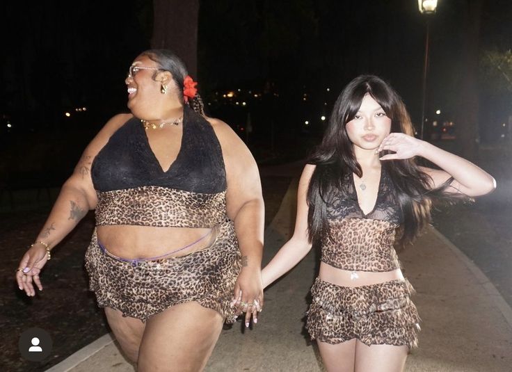 wttshefuck_'s tweet photo. Como m veo al lado de mis amigas: https://t.co/KN5axB0Eln
