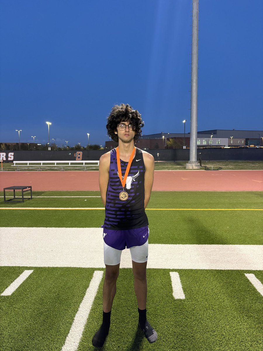 mrhs_xc's tweet photo. Zakaria Ayub @itszay09 gets another medal and pr  in the 1600 with a time of 4:34.38. Great way to end the day! 🥉#FastMavs #teammav https://t.co/9q0SMvwgg9