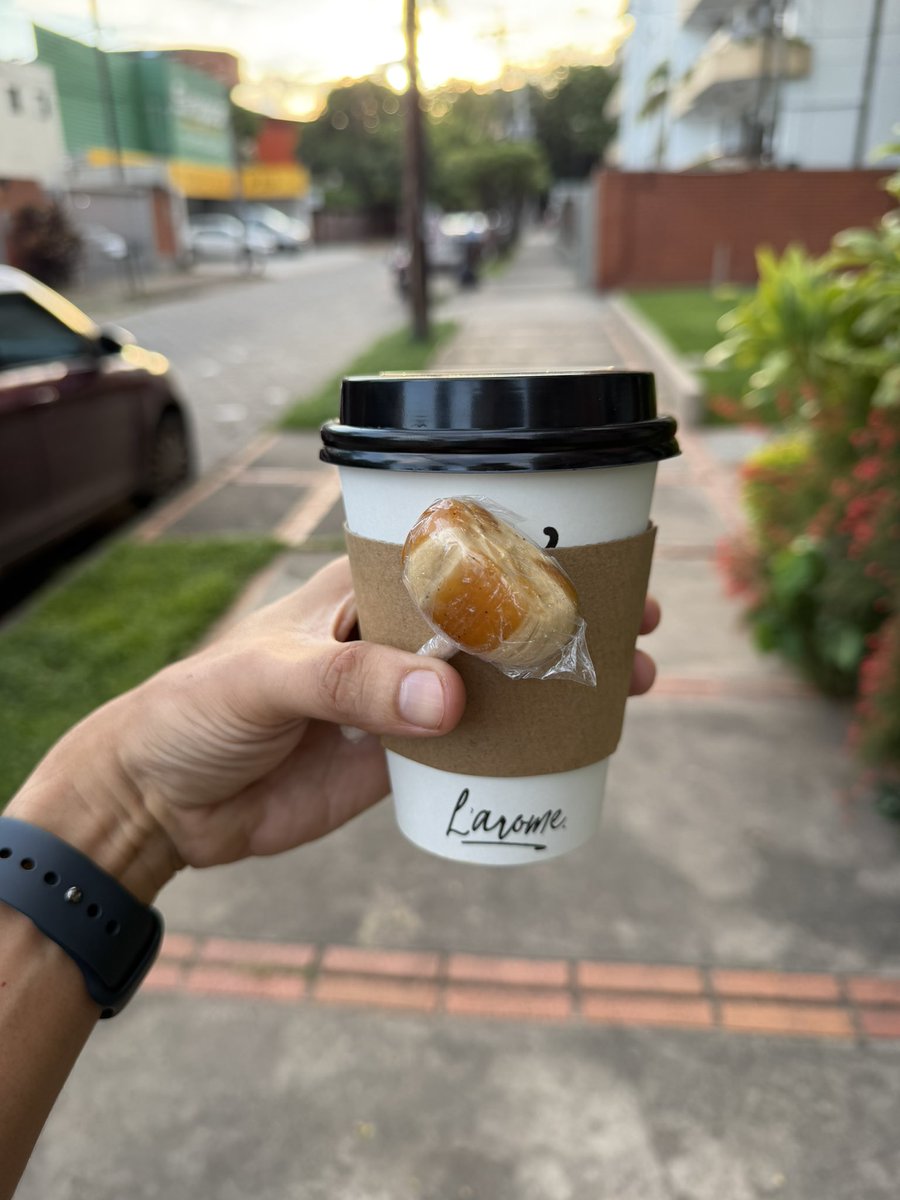 Hoy me hice el tatuaje más personal de mi vida. Llorar pero no de dolor de aguja  😭