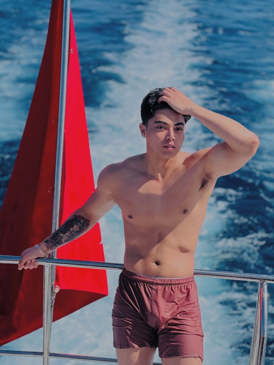 dailyhotdudes's tweet photo. Michael Salas https://t.co/ETwHJpUqHQ