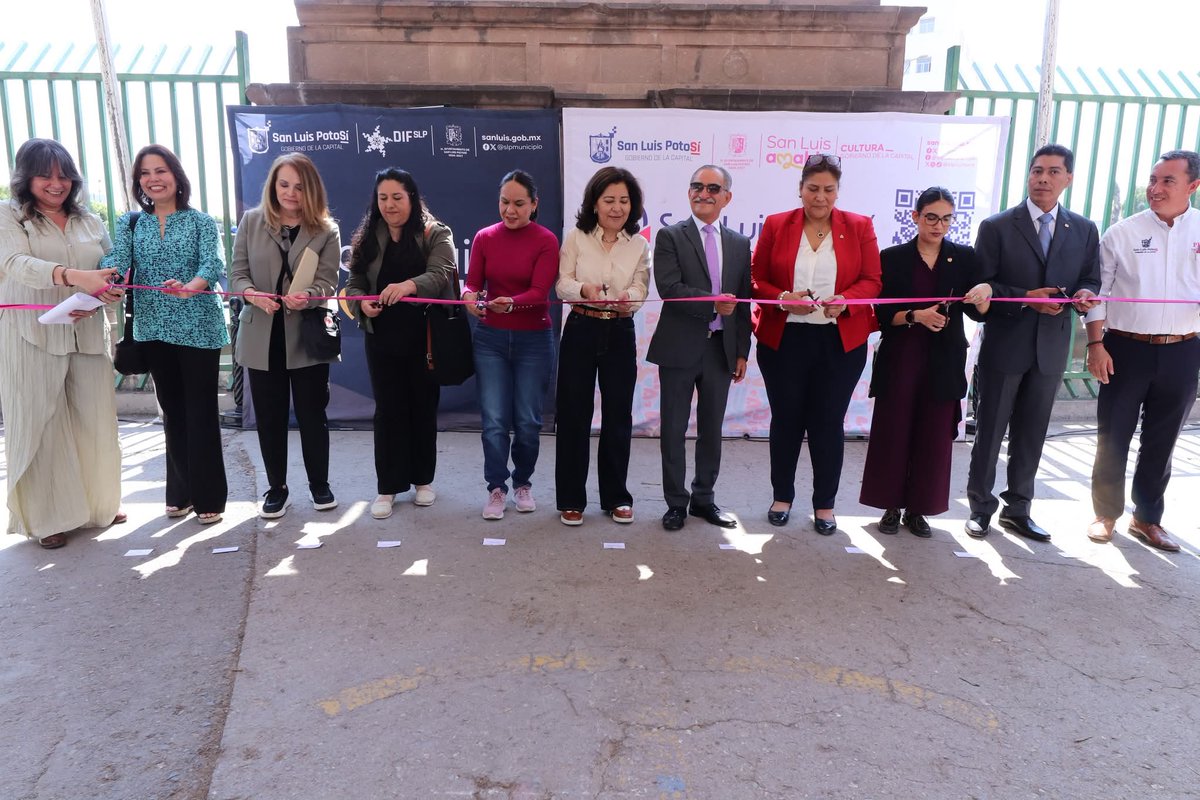 DIFMunicipalSLP's tweet photo. Continuamos con las actividades por el #8M #UnidasSomosPoderosas en la inauguración de la exposición #fotográfica “Herencias: la trama invisible”, una muestra que reúne la obra de 12 artistas. Perímetro #ParqueMorales @EF_Galindo @EstelaArriagaM https://t.co/0CNXKY7tHk