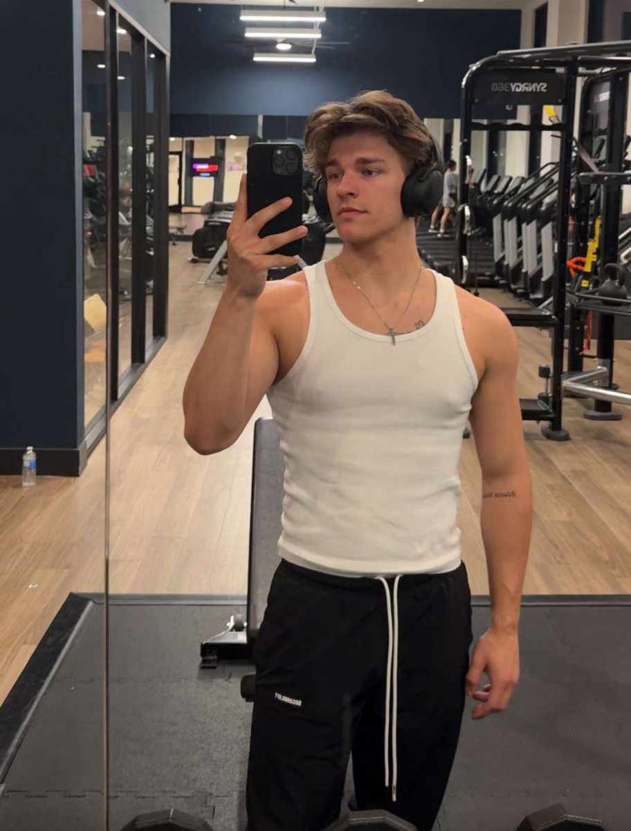 Celeb & Armpit Gooner 🥴 tweet media