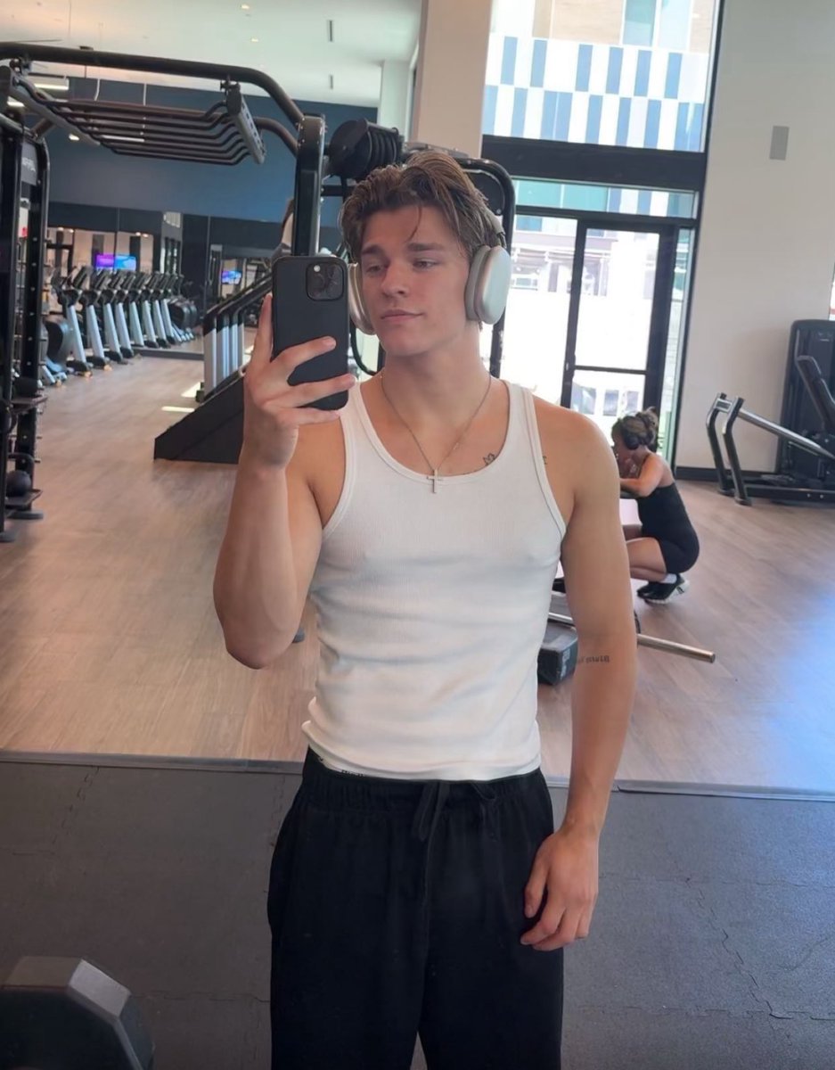 Celeb & Armpit Gooner 🥴 tweet media