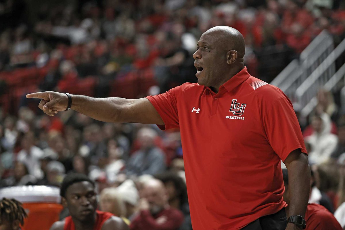 Joseph_Duarte's tweet photo. Houston coach Kelvin Sampson said he spoke with former assistant coach Alvin Brooks, who was fired Tuesday after five seasons as head coach at Lamar.
“Alvin was coming off two great years. He had some injuries this year. I would’ve hoped that they would have showed a little more appreciation for what he did. It just doesn’t sound like he got much of a fair shake, and that’s disappointing.”