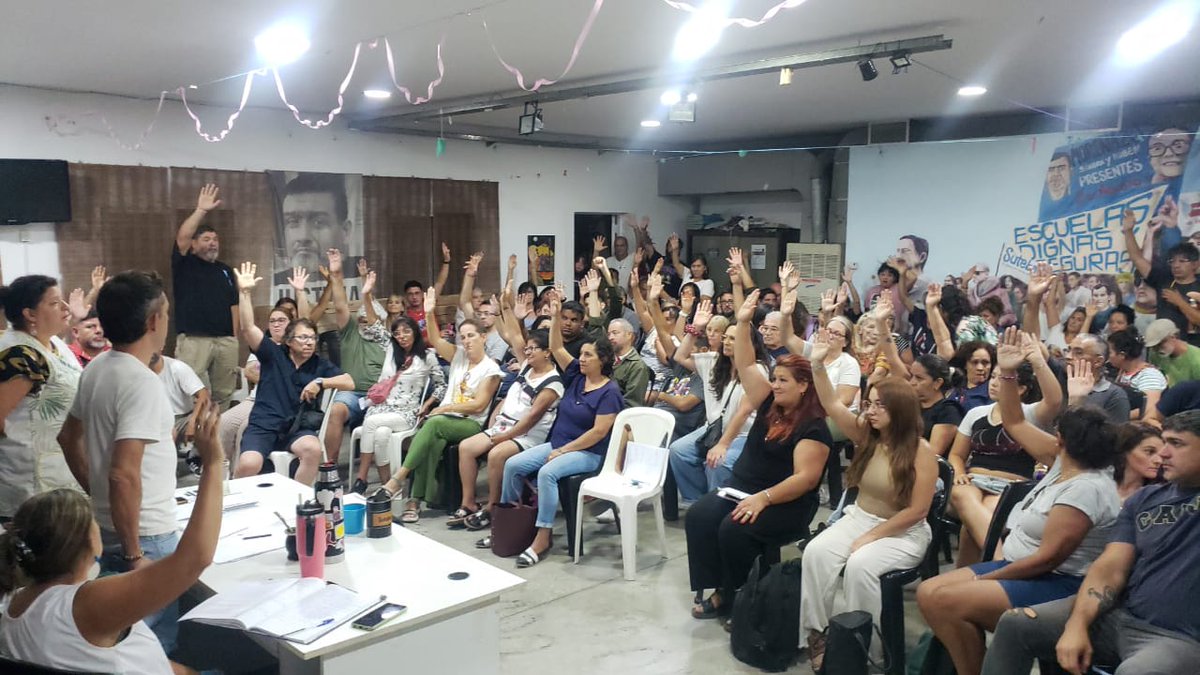 En el día de hoy se realizaron Asambleas de afiliadxs del SUTEBA en todos los distritos de la provincia de Buenos Aires con el objetivo de analizar y debatir la propuesta salarial presentada en la última reunión de la Comisión Paritaria Docente.

Las definiciones de cada distrito