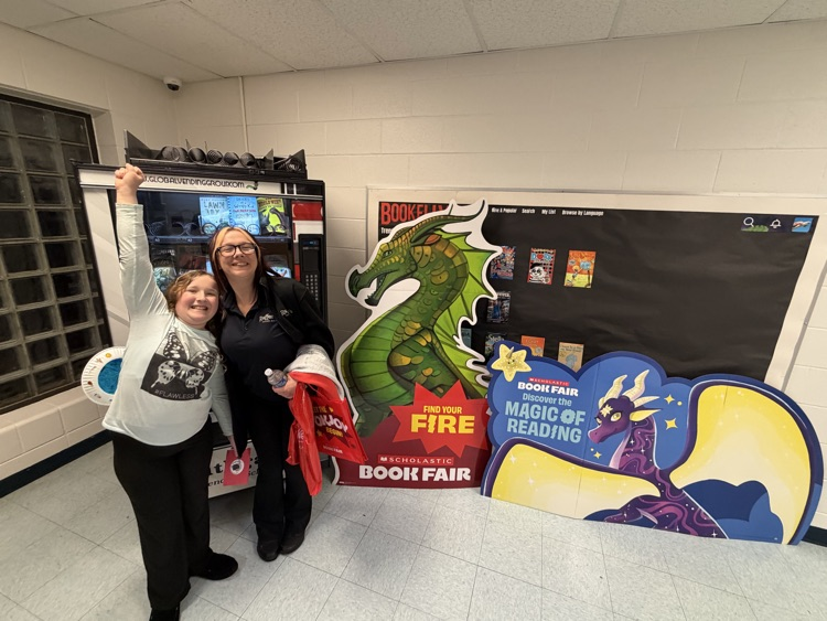 The Lions Roared at Family Literacy Night! Everyone had a wonderful time learning and growing together! The Papa John's pizza was delicious! Thanks to the TEAM members who helped make it happen tonight! We appreciate Ms. Landrum's leadership as well! 🦁❤️📚🍕🦖🦕📝💥🔥