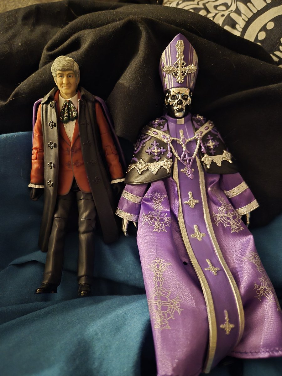 𝙏𝙝𝙚 𝘿𝙖𝙣𝙙𝙮 𝘿𝙤𝙘𝙩𝙤𝙧! tweet media