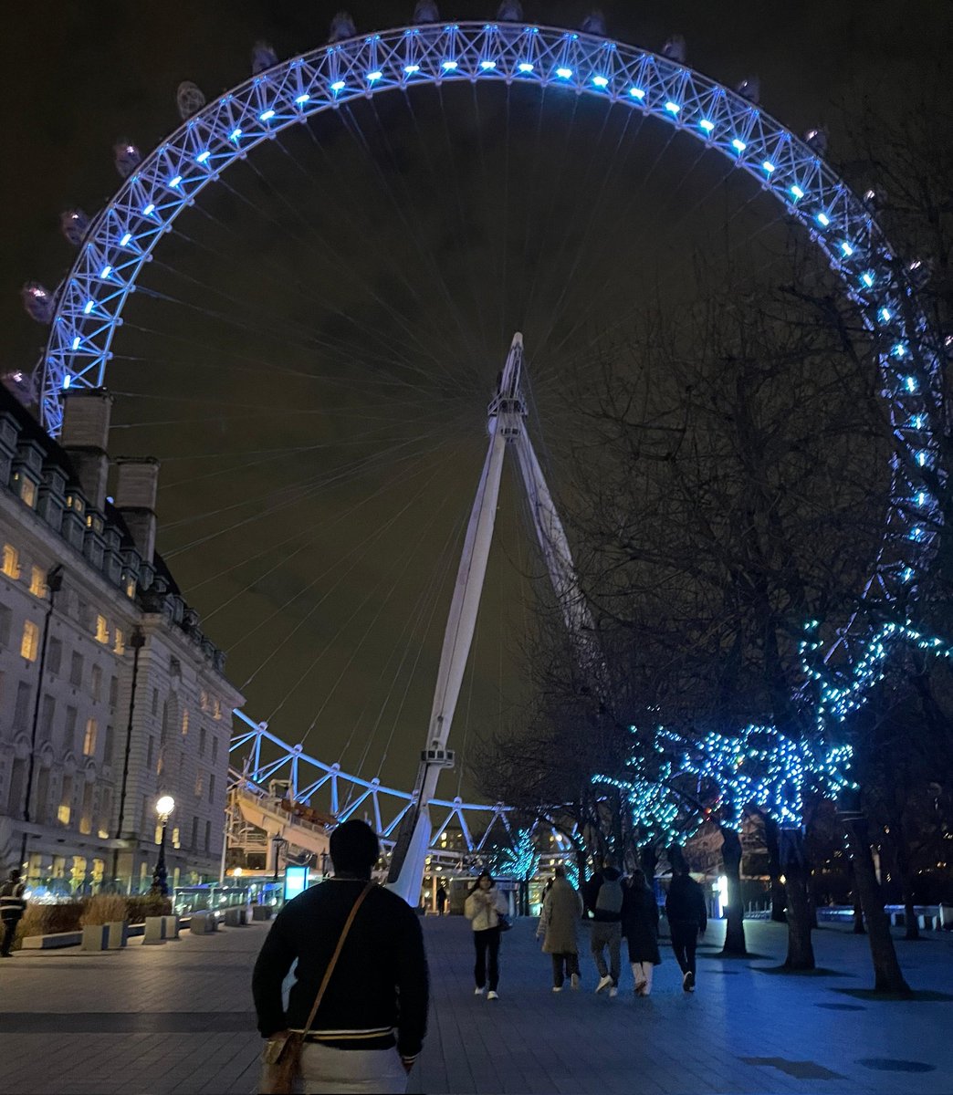BaZedy22's tweet photo. The i have been to London starter pack. 😆  I wasn't ready for the amount of walking against my will.Yango yalakwa chani https://t.co/bXsb21oPPQ