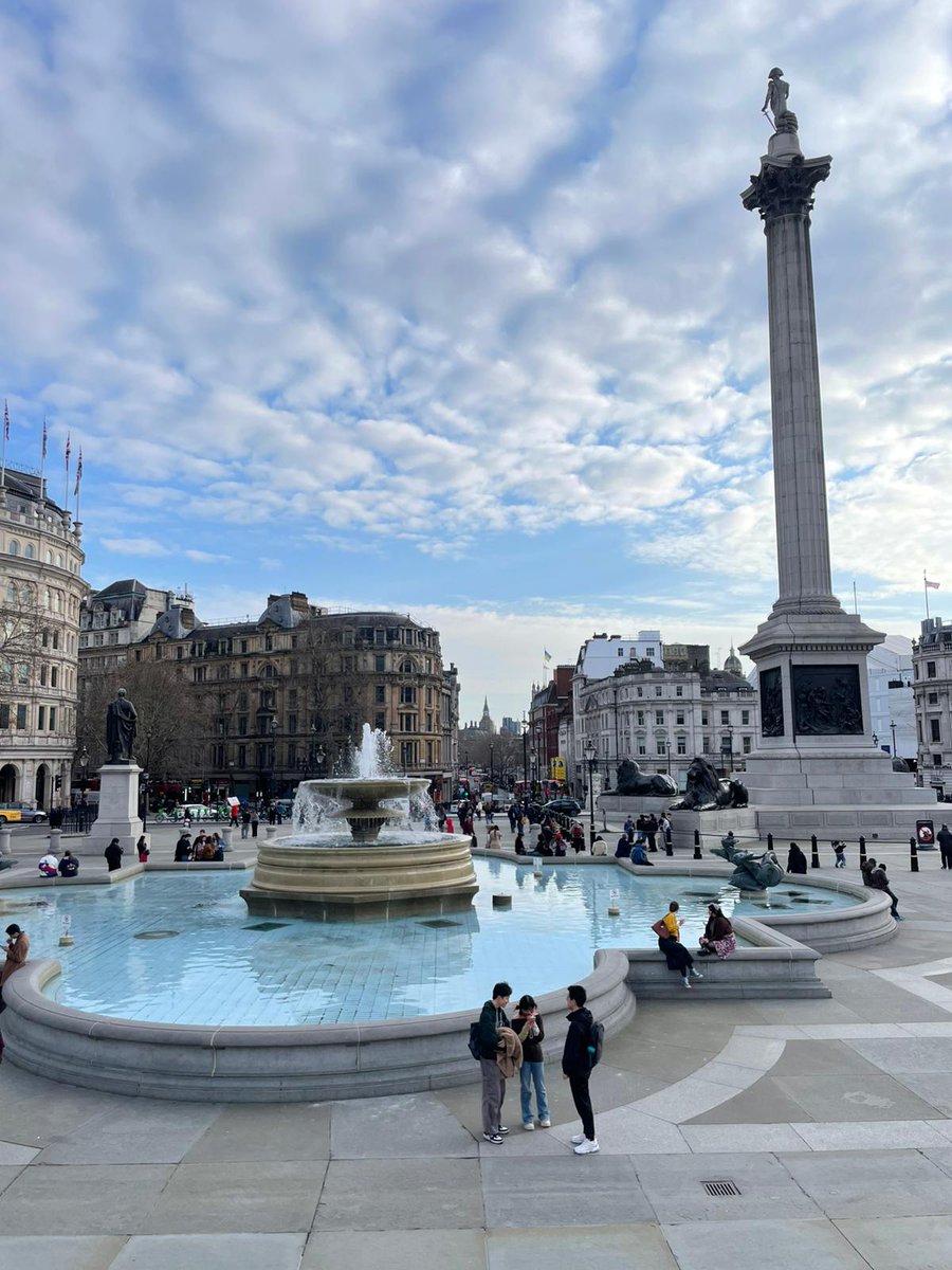 BaZedy22's tweet photo. The i have been to London starter pack. 😆  I wasn't ready for the amount of walking against my will.Yango yalakwa chani https://t.co/bXsb21oPPQ