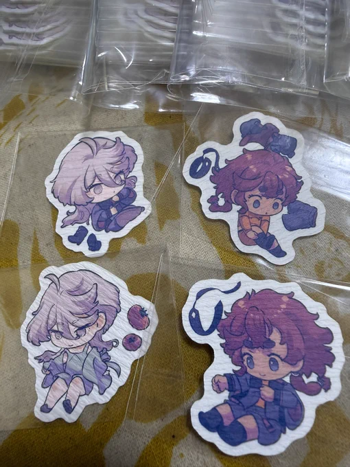 アクリルシールとダイカットシール届いたー!