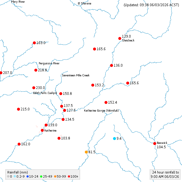 OreboundImages's tweet photo. Further extreme rainfall accumulations in the Katherine River catchment overnight are causing rapid river rises with flood levels now expected to approach and possibly exceed the 2000 flood. The Stuart Highway is now closed, isolating the town, and Darwin to the north ⛈️

#TopEnd https://t.co/1AQAIiEdkG