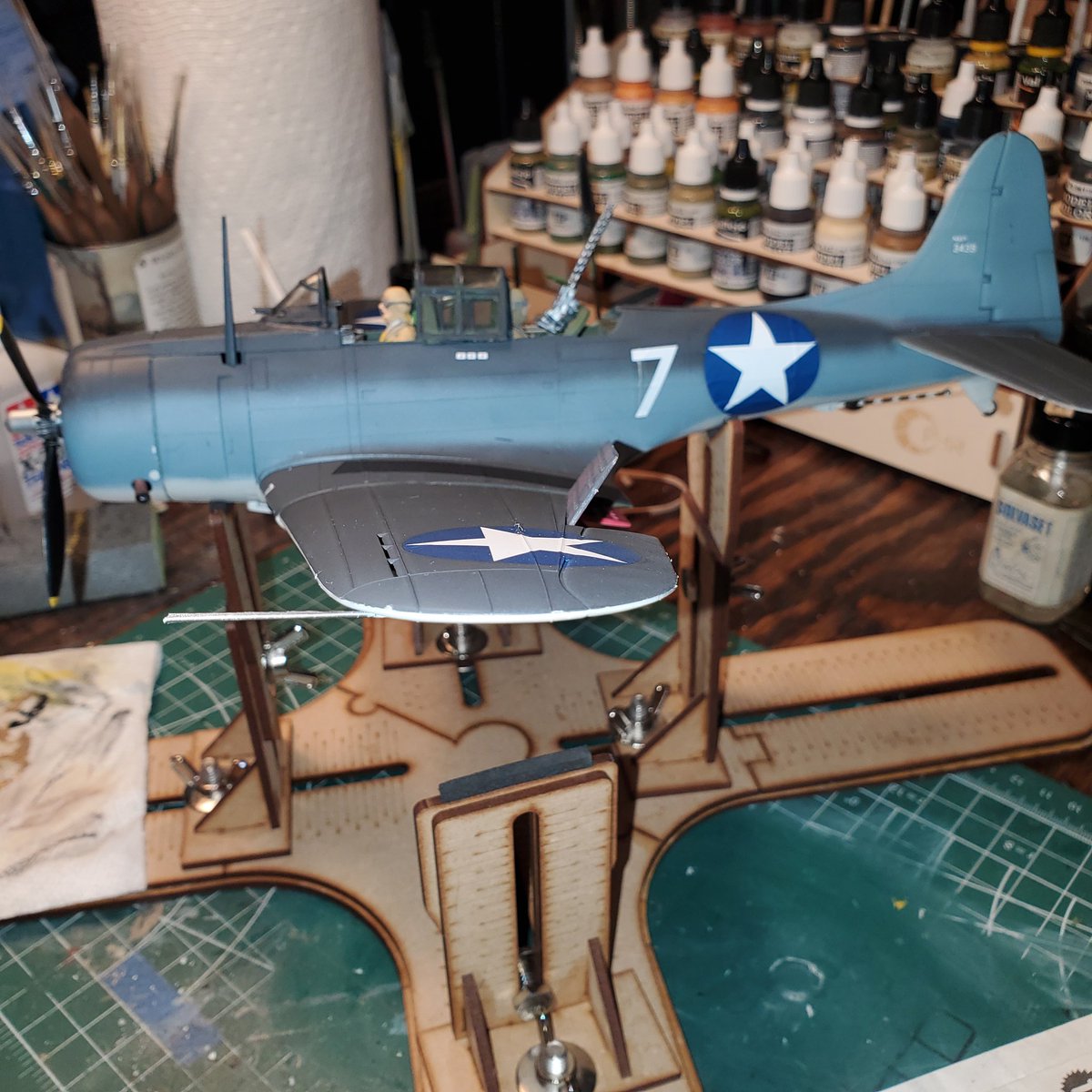 gpasmoke's tweet photo. @Rheumatoidman Vintage Matchbox 1/32 SBD Dauntless. It's straight out of the box. I did some interior detailing out of spare parts box, but you can't see it.  Figures are kit. No assembly issues, went together quite nicely. https://t.co/i76ie3M1gW