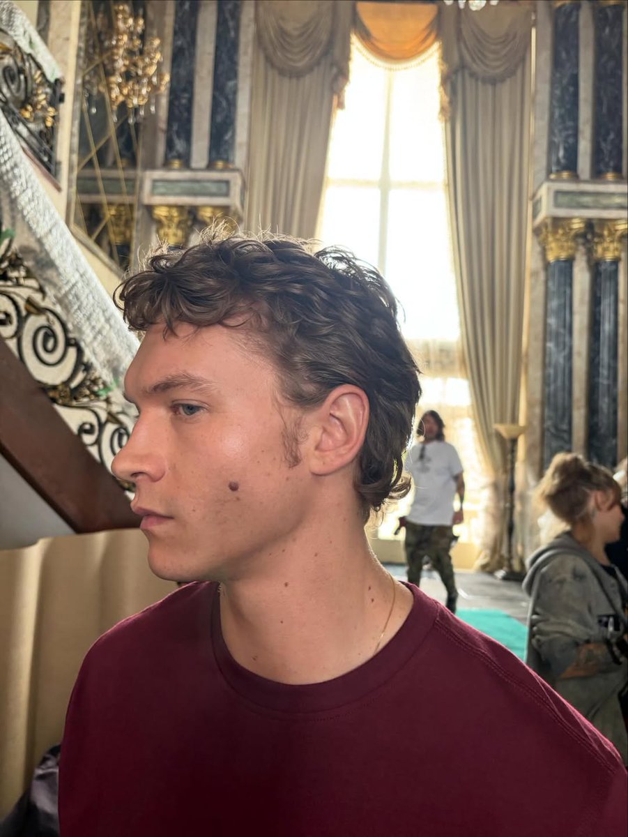 New photos of Connor Storrie as Ilya Rozanov on the set of Heated Rivalry shared by the hairstylist Zinka Tuminski.

📲 zeeeeeeeee via instagram