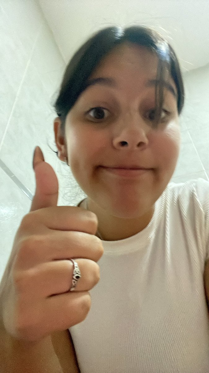 zowiittaa's tweet photo. @Cndia_29 lo pense pq yo estaba viendo historias mientras cagaba https://t.co/zMSvOttek1