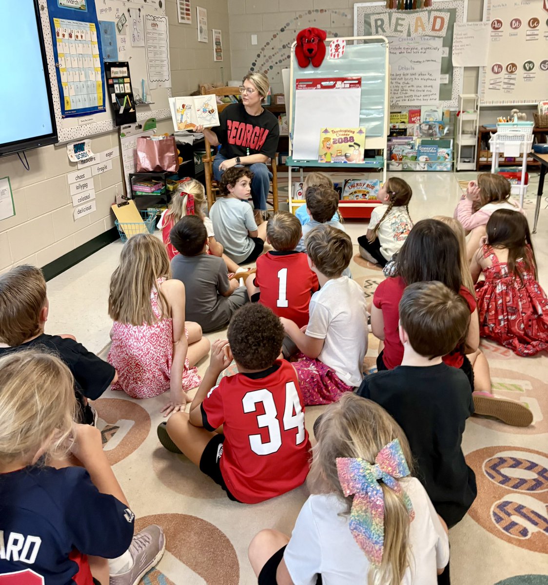 rmfisher76's tweet photo. 📚Reading opens doors!🚪 ✨
We had the privilege of having Mrs. Livingston, a wonderful teacher at our school and a student’s mother, share her love of reading with the class today. The kids were all ears and eager to dive into new stories. @MVESGainesville #ReadingRocks https://t.co/0OtkT72brd
