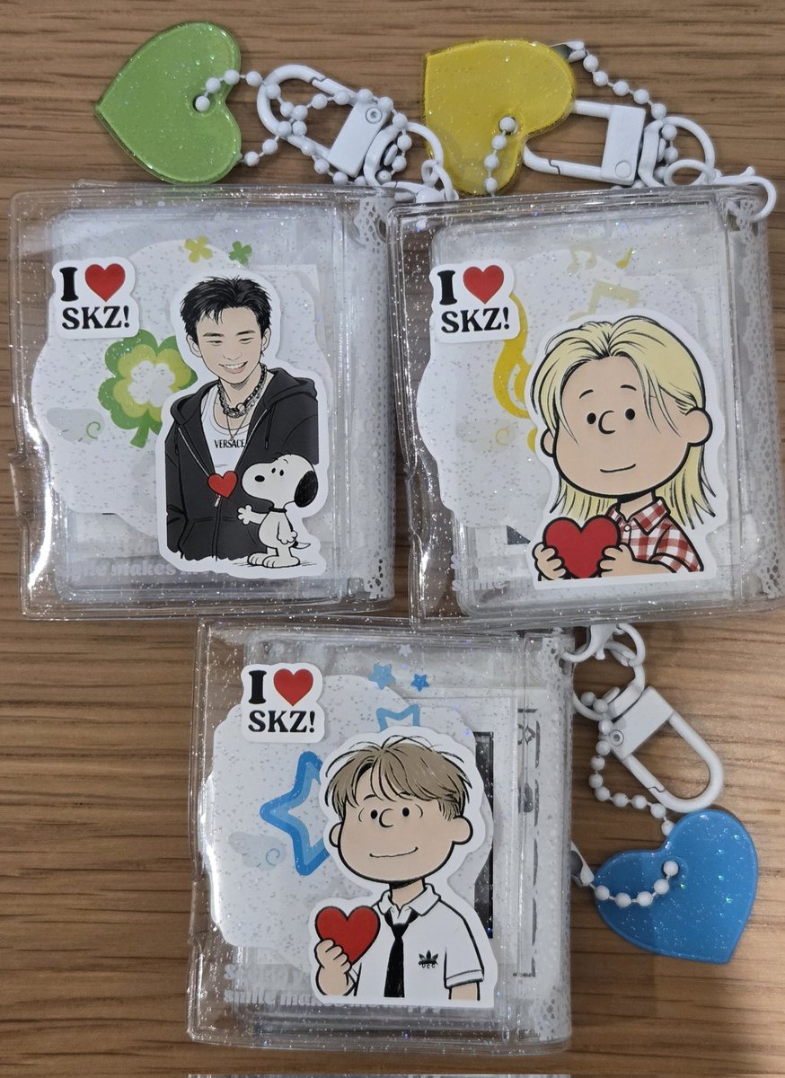 来週STAYのお友達に会うので
流行りに乗っかってシール帳を作ってみた😊
オリジナルデザイン&amp;防水加工
うんうん。かわいくできた🫶
#straykids
#STAY
#シール帳