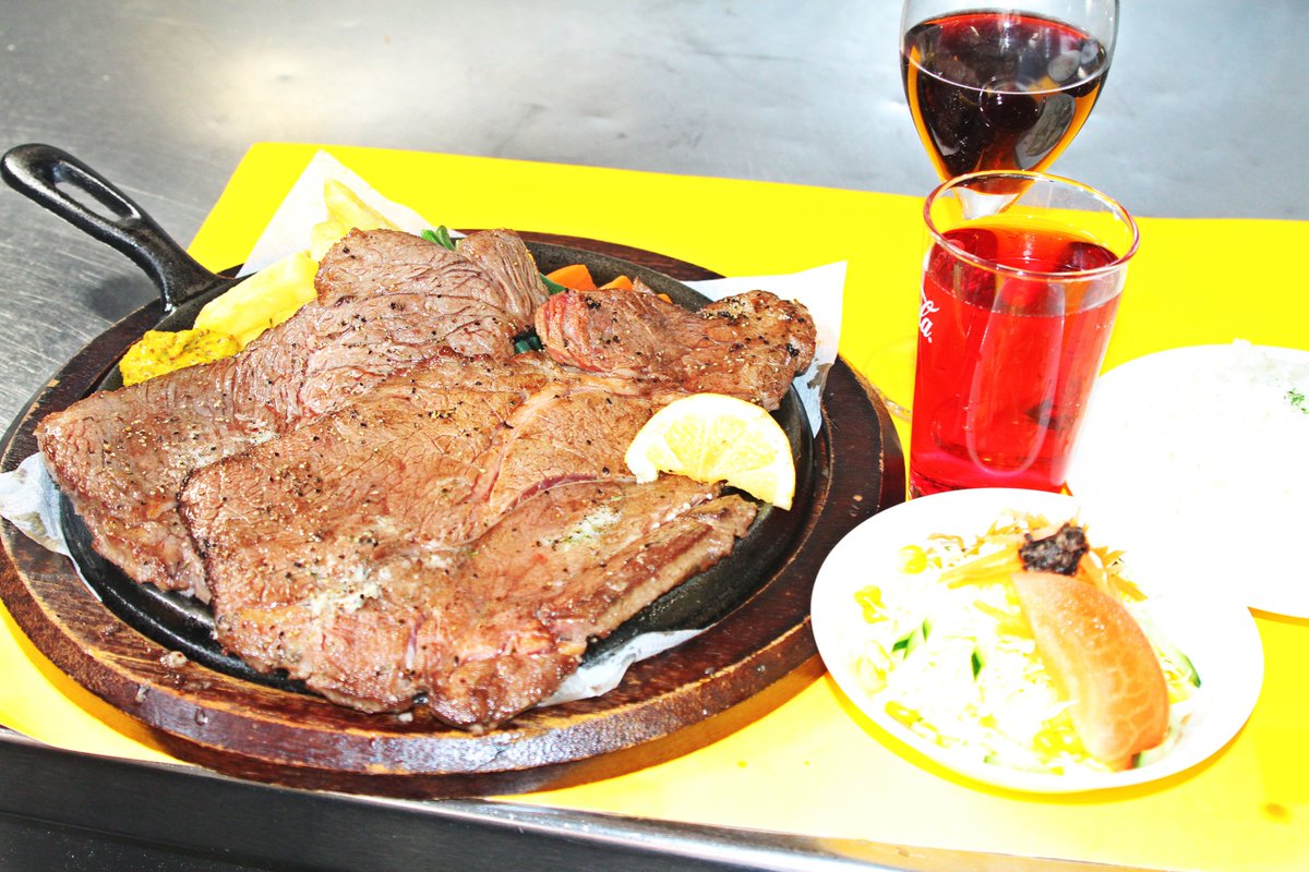hisa70707's tweet photo. ピザ&amp;レストラン　宝島です
肉を食べて元気に楽しくやろう
肩ロースステーキメニュー
Ｓｻｲｽﾞ肩ロースステーキ　（200ｇ）税込2,112円
Ｍｻｲｽﾞ肩ロースステーキ　（300ｇ）税込3,168円
Ｌｻｲｽﾞ肩ロースステーキ　（500ｇ）税込5,280円
メガｻｲｽﾞ肩ロースステーキ（600ｇ）税込6,336円 https://t.co/DD3r0Hizjh
